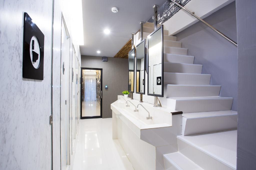 Sleeplab Hostel Bangkok Exterior photo